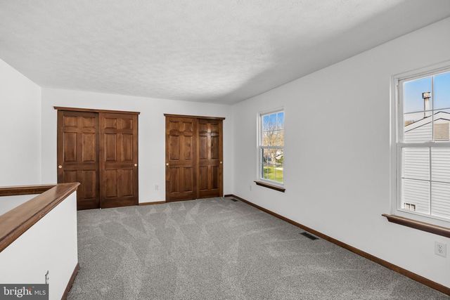934 LARKSPUR PL S, Mount Laurel, NJ 08054