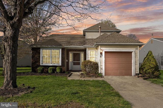 934 LARKSPUR PL S, Mount Laurel, NJ 08054