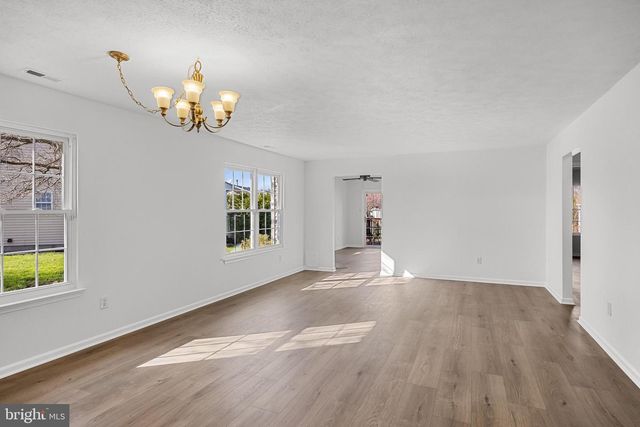 934 LARKSPUR PL S, Mount Laurel, NJ 08054