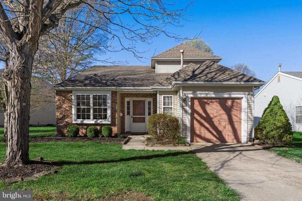 934 LARKSPUR PL S, Mount Laurel, NJ 08054