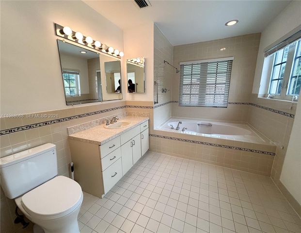 2504 Alhambra Cir 2504, Coral Gables, FL 33134