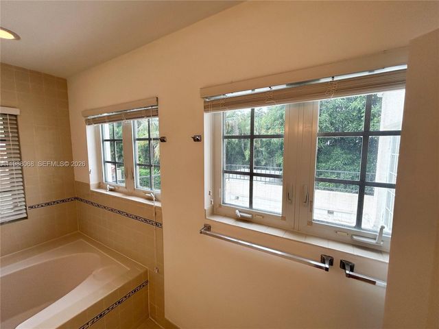 2504 Alhambra Cir 2504, Coral Gables, FL 33134