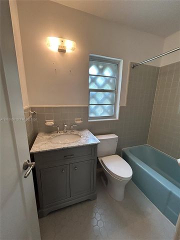 2504 Alhambra Cir 2504, Coral Gables, FL 33134