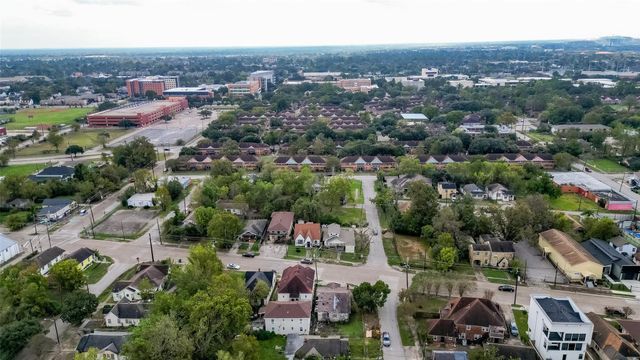 3301 Holman Street, Houston, TX 77004