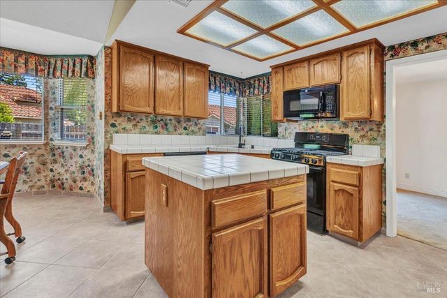 724 Chelmsford Ct, Vacaville, CA 95688