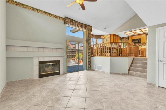 724 Chelmsford Ct, Vacaville, CA 95688