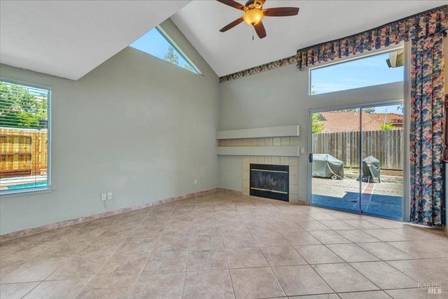 724 Chelmsford Ct, Vacaville, CA 95688