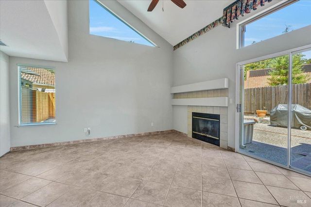 724 Chelmsford Ct, Vacaville, CA 95688