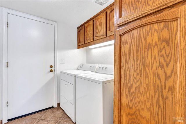 724 Chelmsford Ct, Vacaville, CA 95688