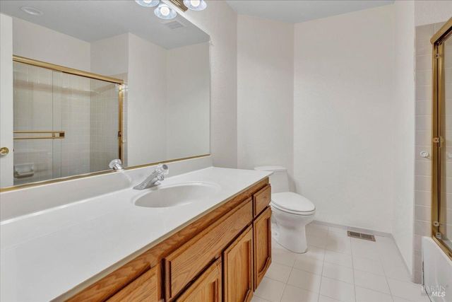 724 Chelmsford Ct, Vacaville, CA 95688