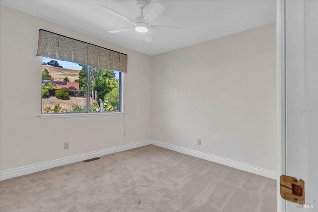 724 Chelmsford Ct, Vacaville, CA 95688