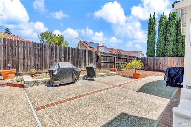 724 Chelmsford Ct, Vacaville, CA 95688