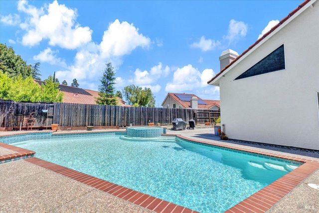 724 Chelmsford Ct, Vacaville, CA 95688