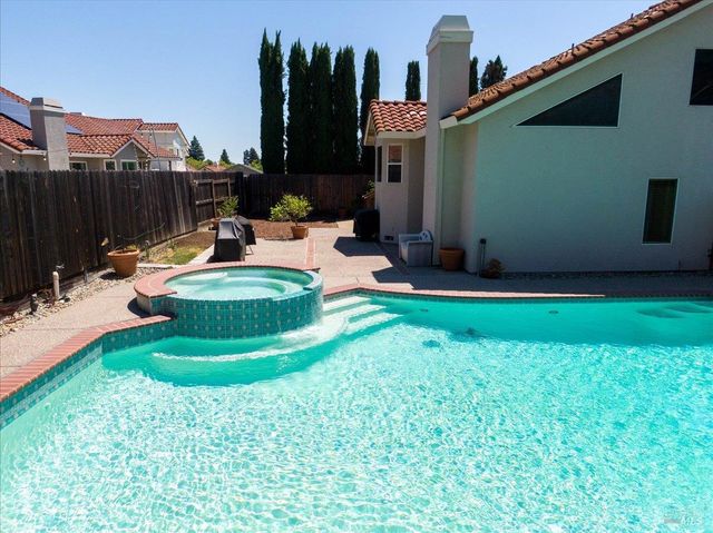 724 Chelmsford Ct, Vacaville, CA 95688