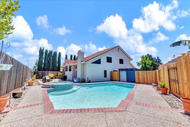 724 Chelmsford Ct, Vacaville, CA 95688