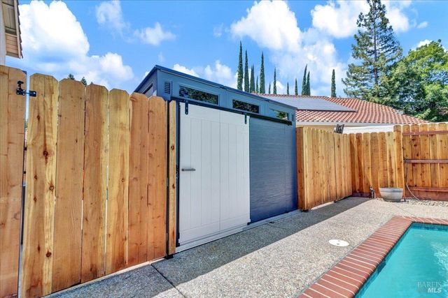 724 Chelmsford Ct, Vacaville, CA 95688