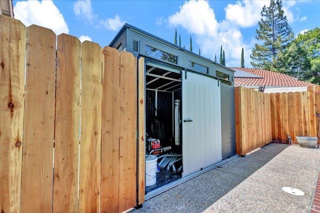 724 Chelmsford Ct, Vacaville, CA 95688