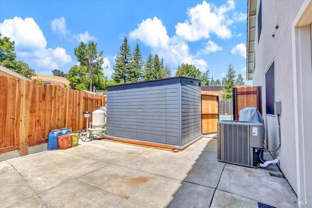 724 Chelmsford Ct, Vacaville, CA 95688