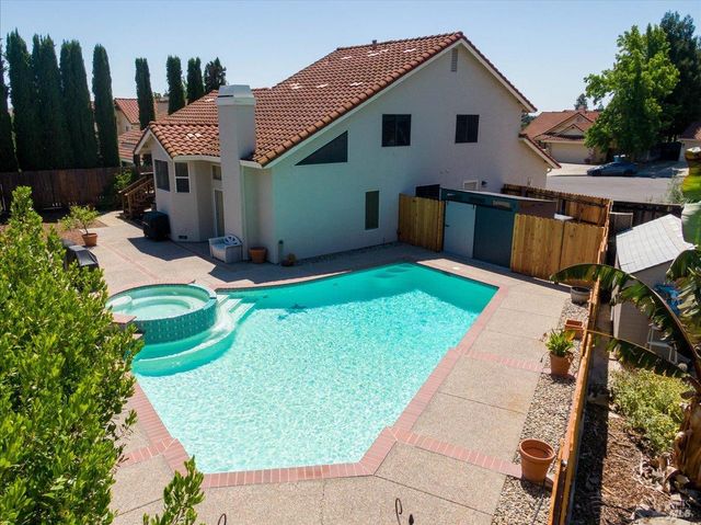 724 Chelmsford Ct, Vacaville, CA 95688