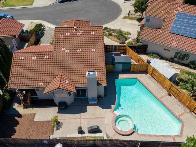 724 Chelmsford Ct, Vacaville, CA 95688