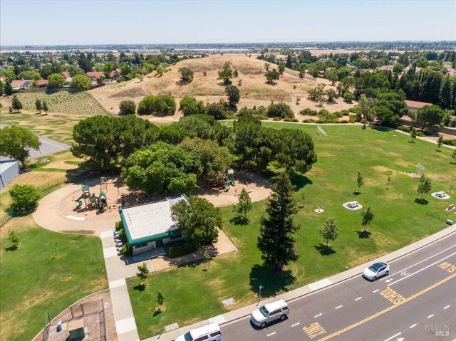 724 Chelmsford Ct, Vacaville, CA 95688