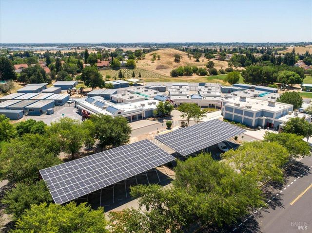724 Chelmsford Ct, Vacaville, CA 95688