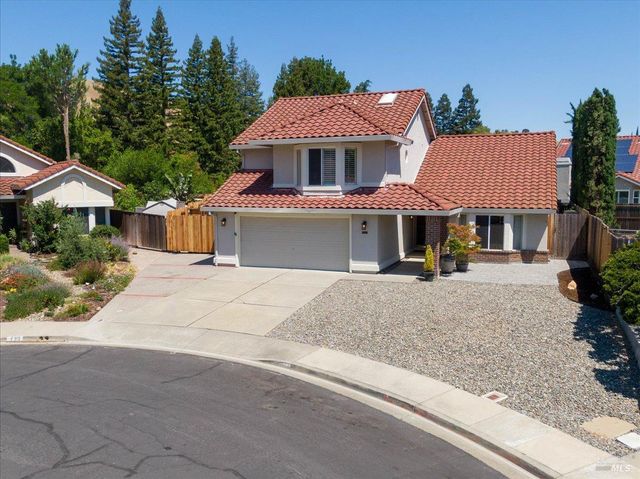 724 Chelmsford Ct, Vacaville, CA 95688