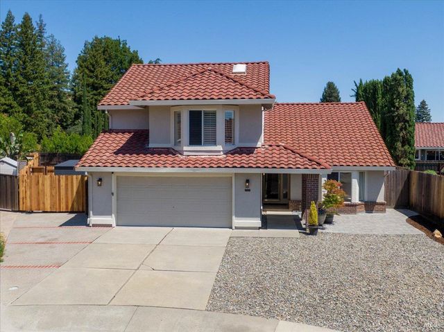 724 Chelmsford Ct, Vacaville, CA 95688