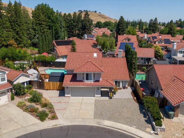 724 Chelmsford Ct, Vacaville, CA 95688