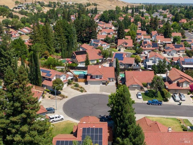 724 Chelmsford Ct, Vacaville, CA 95688