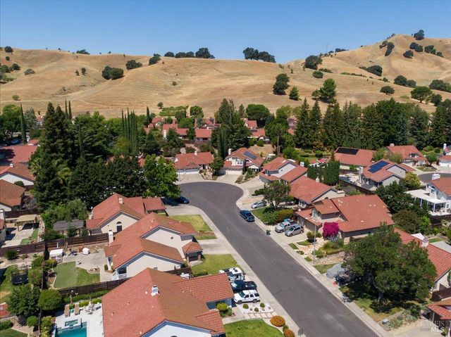 724 Chelmsford Ct, Vacaville, CA 95688