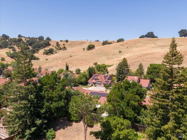 724 Chelmsford Ct, Vacaville, CA 95688