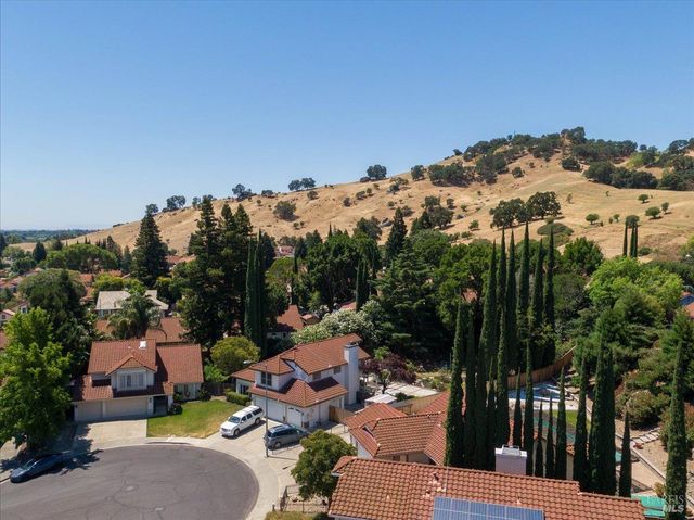 724 Chelmsford Ct, Vacaville, CA 95688