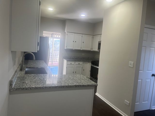 567 W PARKSIDE Drive 567, Palatine, IL 60067