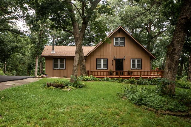 304 Wild Cherry Drive, Dixon, IL 61021