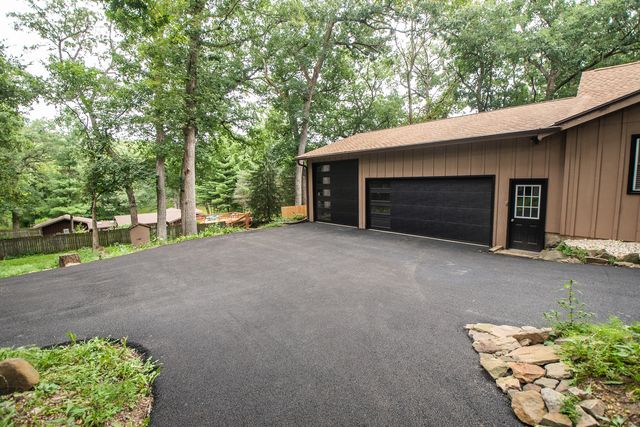 304 Wild Cherry Drive, Dixon, IL 61021