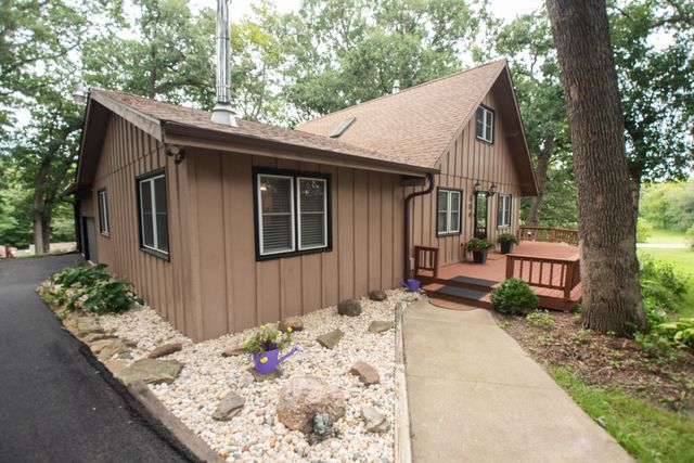 304 Wild Cherry Drive, Dixon, IL 61021