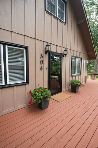 304 Wild Cherry Drive, Dixon, IL 61021