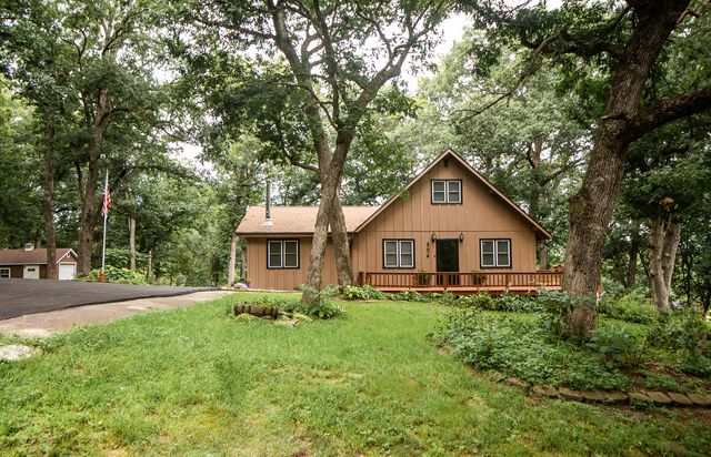 304 Wild Cherry Drive, Dixon, IL 61021