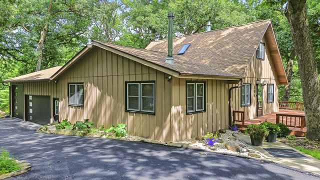 304 Wild Cherry Drive, Dixon, IL 61021