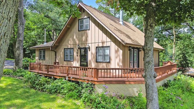 304 Wild Cherry Drive, Dixon, IL 61021