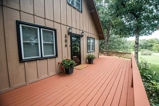 304 Wild Cherry Drive, Dixon, IL 61021