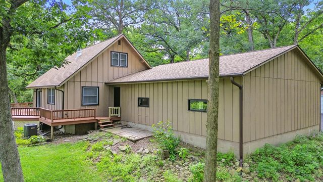 304 Wild Cherry Drive, Dixon, IL 61021