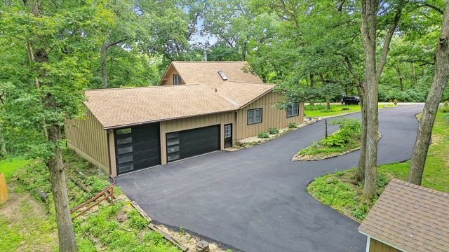 304 Wild Cherry Drive, Dixon, IL 61021