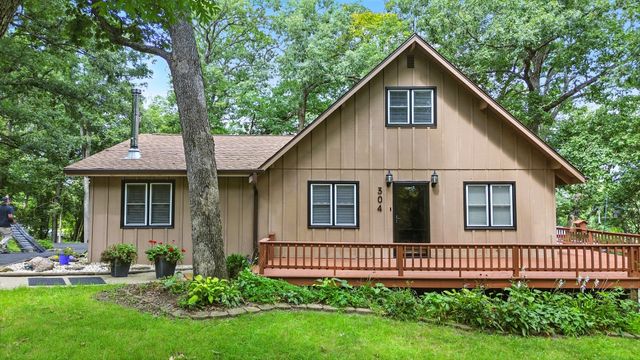304 Wild Cherry Drive, Dixon, IL 61021