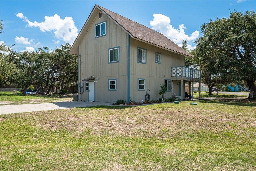 120 Retama, Rockport, TX 78382