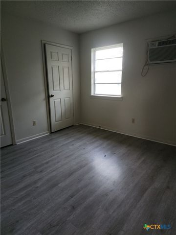 405 E Robertson Avenue B, Copperas Cove, TX 76522