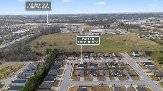 2509 S D Street, Rogers, AR 72758