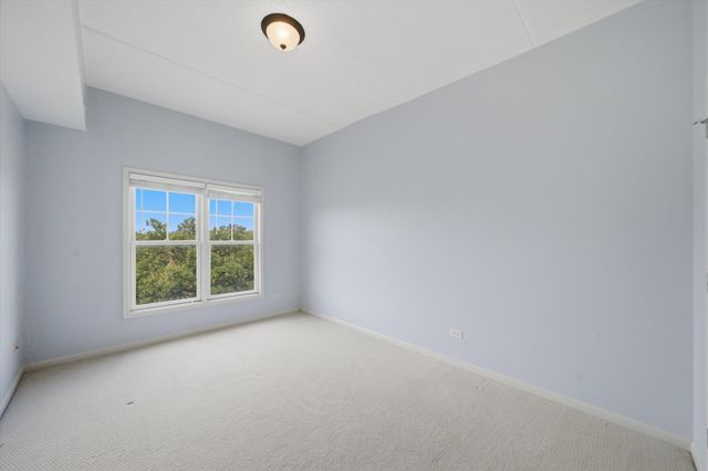 125 Lakeview Drive 604, Bloomingdale, IL 60108