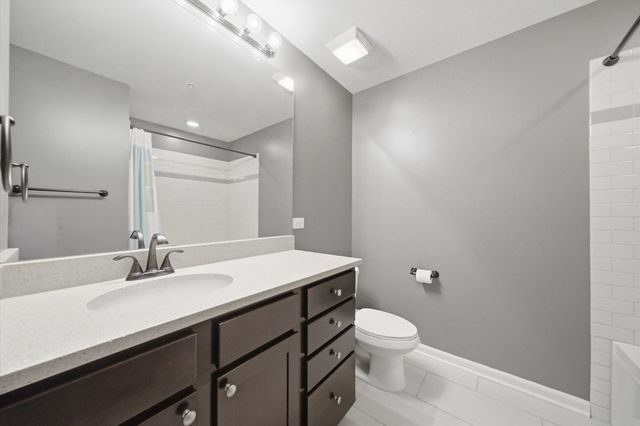 125 Lakeview Drive 604, Bloomingdale, IL 60108